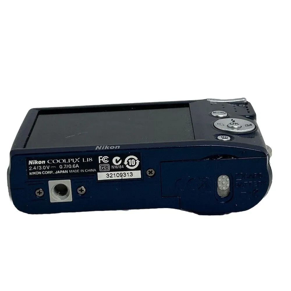 Nikon COOLPIX L18 8.0MP Digital Camera - Blue‎ Uses AA Batteries - Parts Only